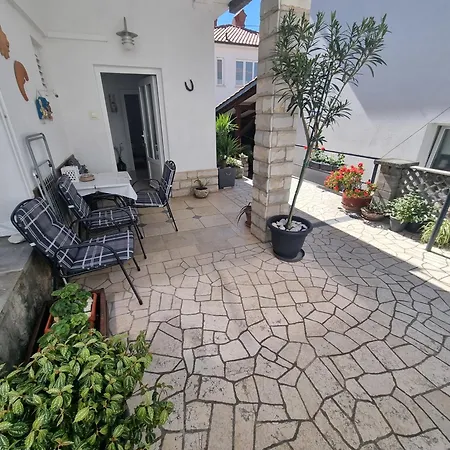 Ljubo M On Great Location, 10 M From The 茨里克韦尼察