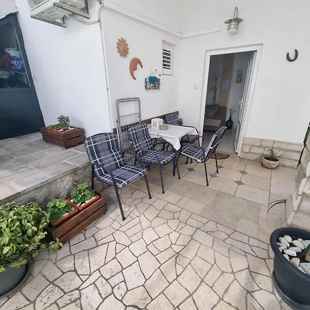Ljubo M On Great Location, 10 M From The Цриквеница