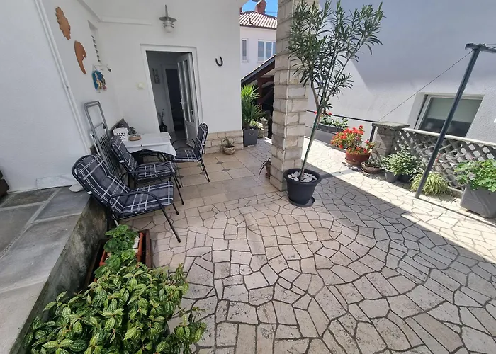 Ljubo M On Great Location, 10 M From The 茨里克韦尼察