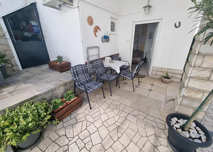 Ljubo M On Great Location, 10 M From The 茨里克韦尼察